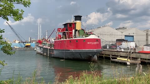 Walking Brooklyn: Atlantic Basin > Redhook Waterfront Museum