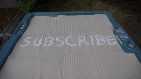 Jacuzzi with a layer of boiling air with liquid sand