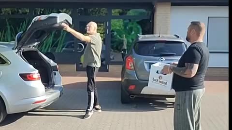 Live Leak🤣And whose car is more functional?
