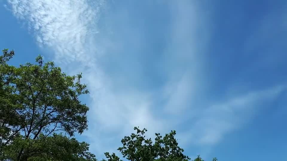 Himmel in Berlin am 16. Mai 2022 etwa 14 Uhr