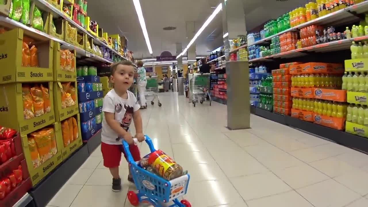 Bebê Fazendo - shopping cart toys