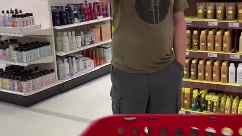 Woman gets harassed at Target by pro vaxxer💉🙄