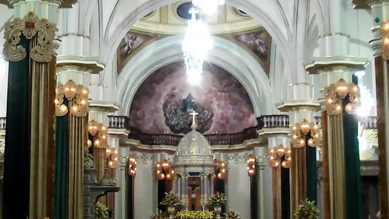 “He Looked Like He Was Alive!” A Crucified Jesus Statue Weeps At A Priest's Funeral In Mexico!