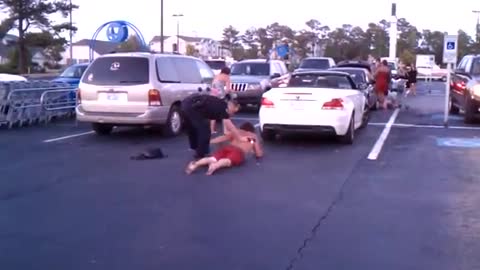 Tazed at the parking lot of a grocery store.3gp