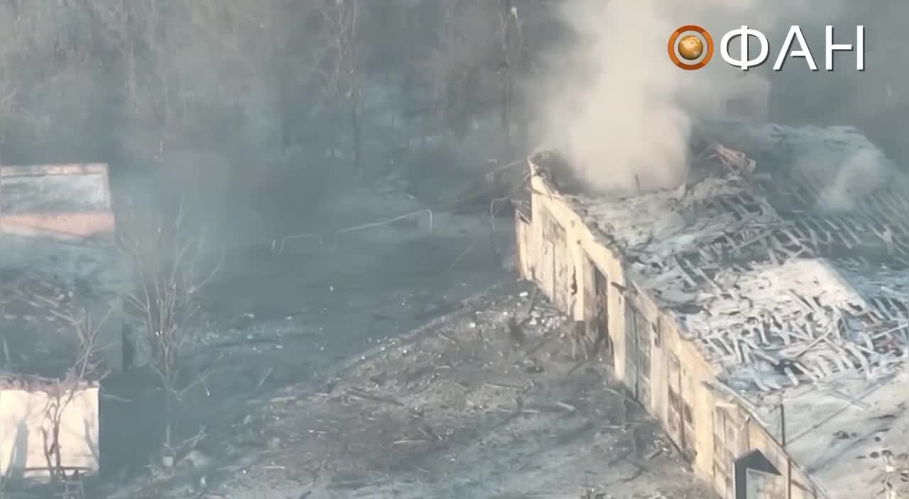 Ukrainian troops fleeing somewhere in Bakhmut