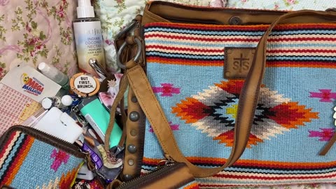 What's in my STS Ranchwear Saltillo Maggie Mae Bag.