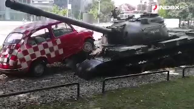 Legendarni fićo u kockicama