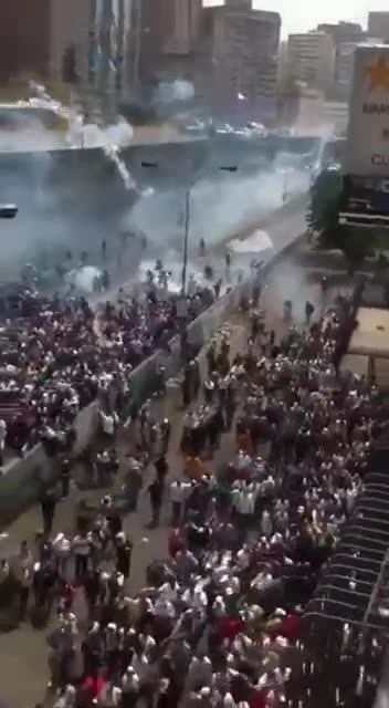 ⚡️The crowds are growing, calling for a recount and accusing Maduro of fixing the vote