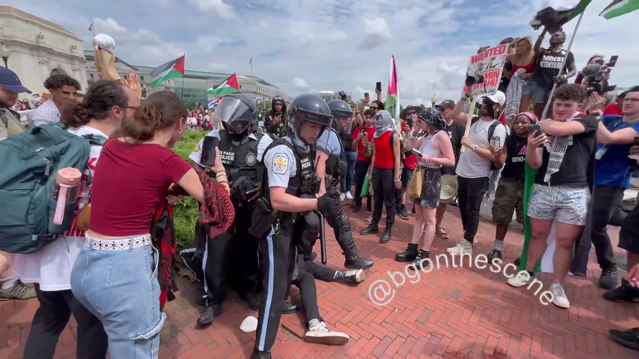 Democrats attacking police in Washington DC