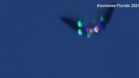 Uap/Ufo flying in sky.
