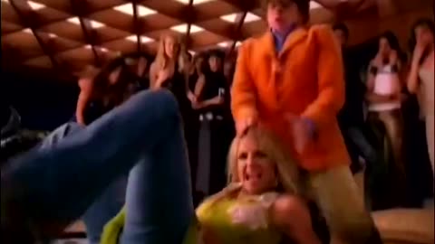 Pepsi Twist Commercial feat. Austin Powers & Britney Spears (2002)