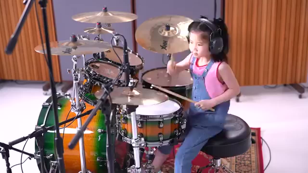 🥁🎹🎸🎼A born drummer😀