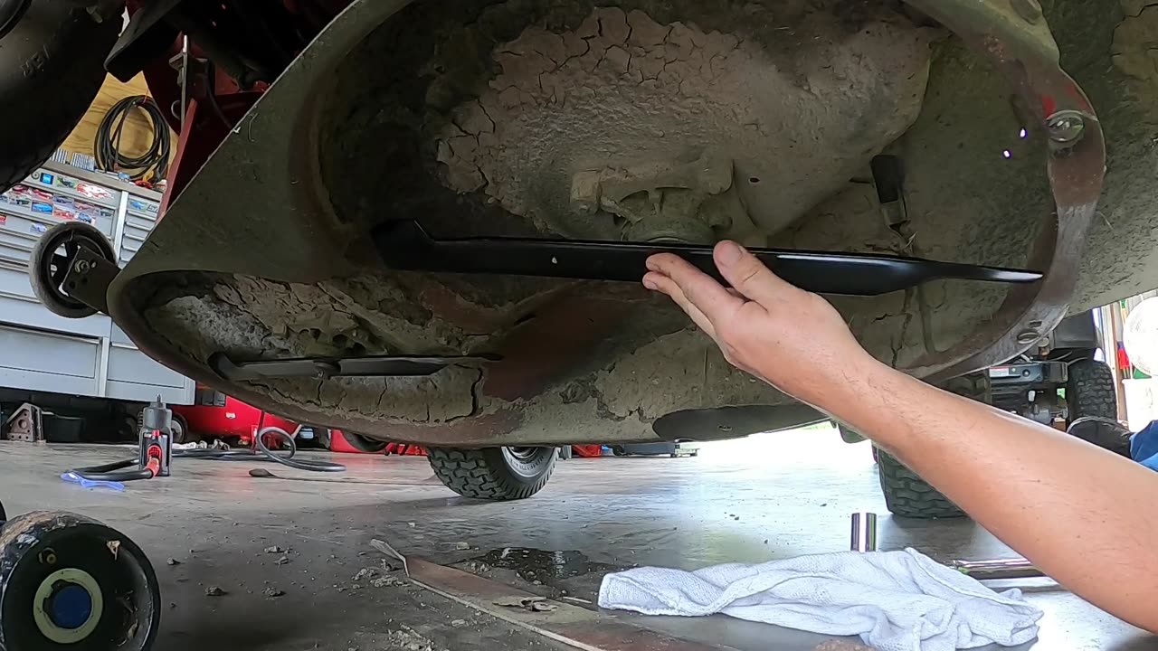 How to change mower blades