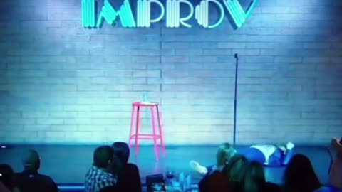 Warning! stand up comedian collapses. HAS ALL VAX SHOTS