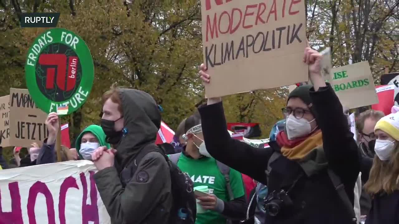 LIVE: Berlin / Germany - Fridays for Future stage climate strike - 22.10.2021