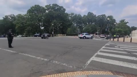 Police order lockdown at US Capitol buildings during search for active shooter