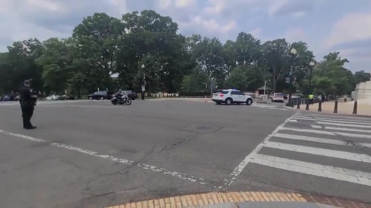 Police order lockdown at US Capitol buildings during search for active shooter