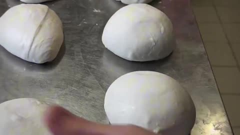 Making pizza dough