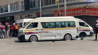 Taxis set alight in Joburg CBD