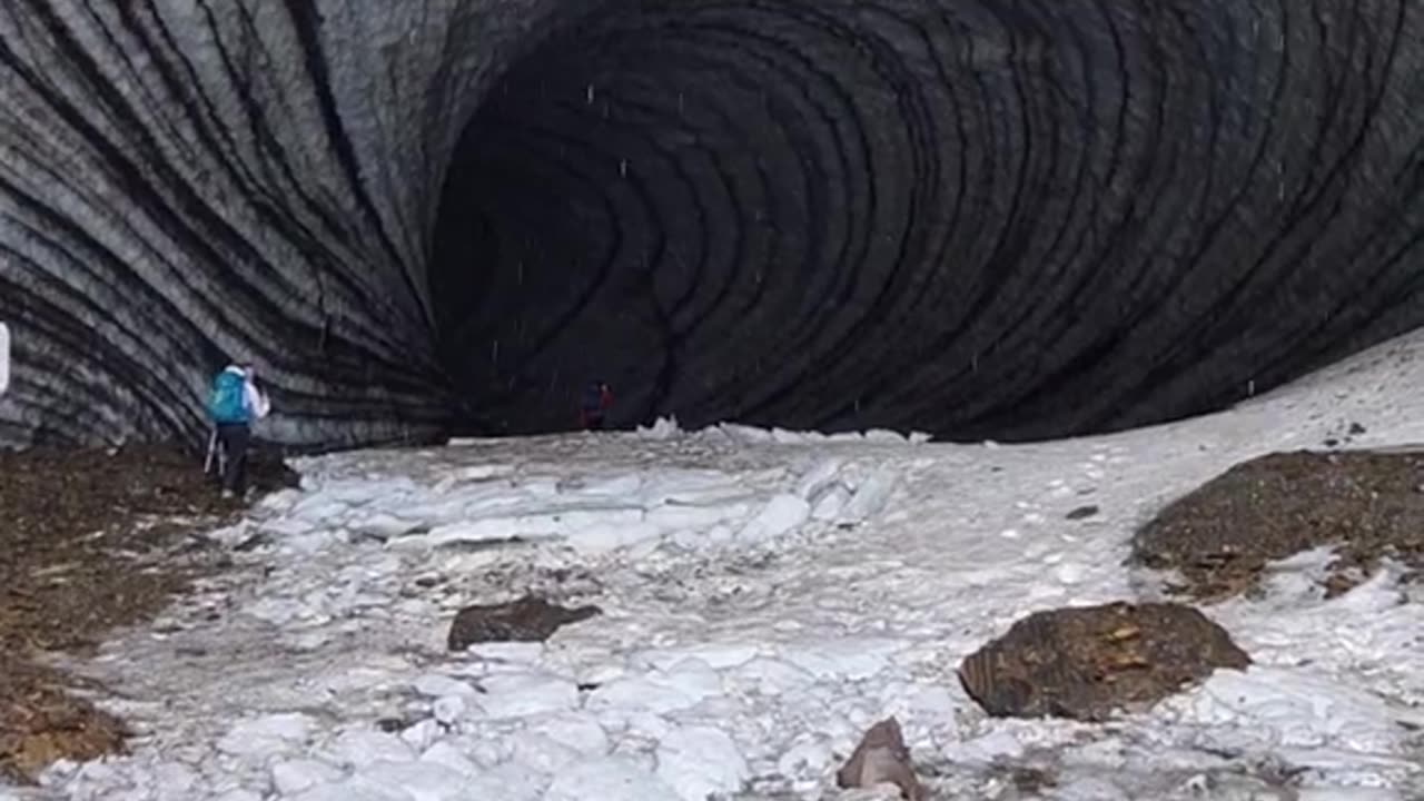 Jimbo Cave, Argentina