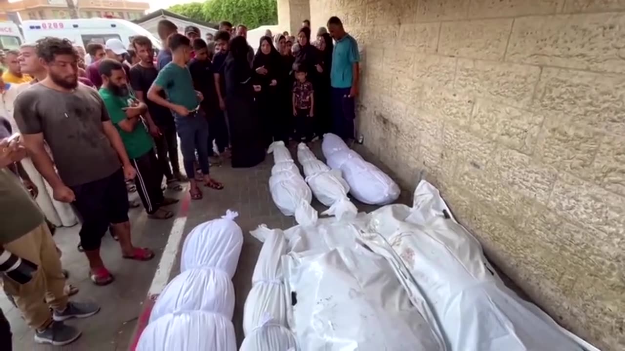 At least 17 killed in Israeli strike in central Gaza health officials say.mp4