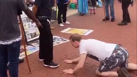 White Man Kisses Black Israelites' Shoes To Apologize For Slavery