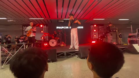 [FANCAM] Paper planes live at MRT Chatuchak ep7 mrt journey 2023 Bad Boy