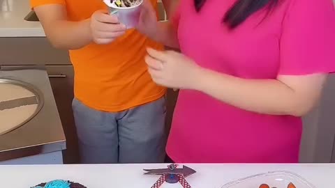 Ice cream challenge! 🍨 green pepper vs banana