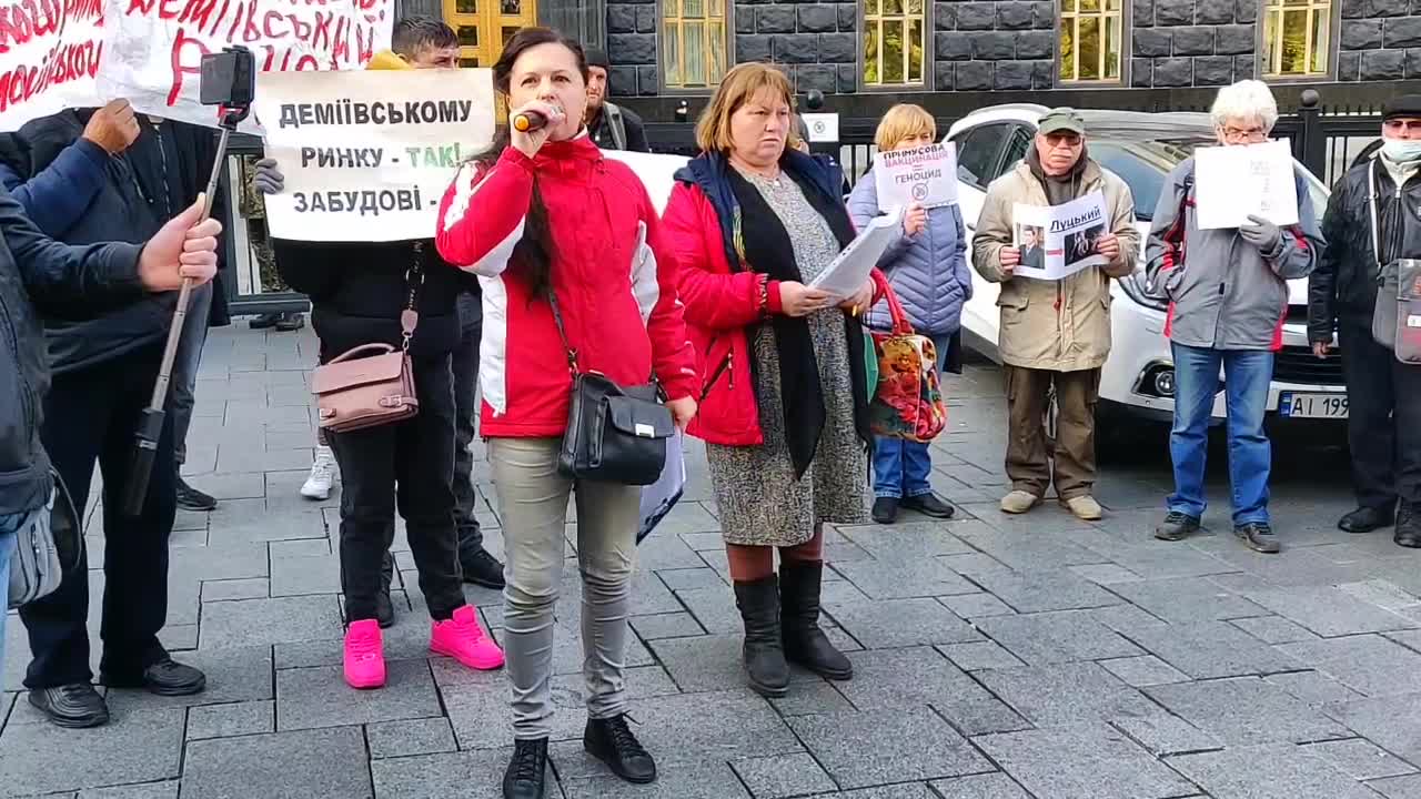 Киев. Выступление-28 Л. Гончаренко и ГО пассионариев "Барвы життя" - на митинге.