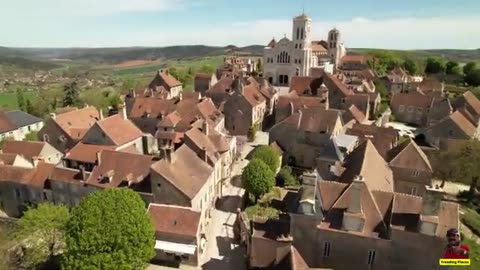 👄Travel back in time with a visit to Vezelay Abbey in Bourgogne, France