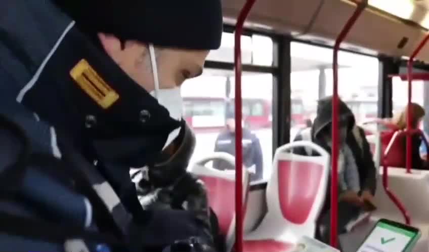 Police in Rome Are Out Hunting Down the UNVAXXED