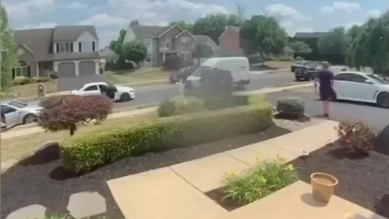 Absolute madness as two criminals race and brawl over a package seconds