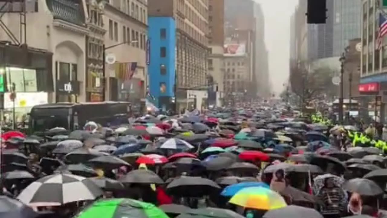 New York stepping out in the rain