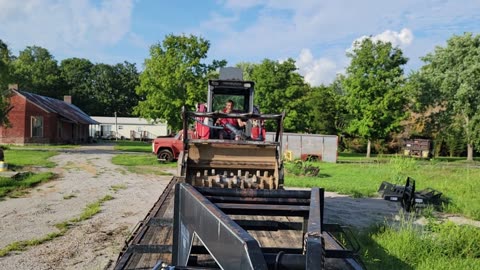 BRINGING BACK THE RENTED TRAILER AND UNLOADING THE TRACKLOADER