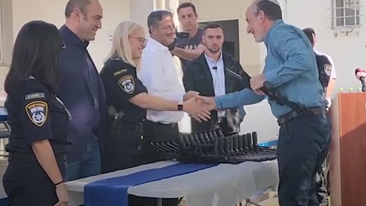 idf is distributing weapon to their citizen