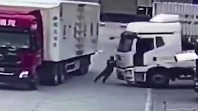 The Driver Decided to STOP The Truck with his BOODY.
