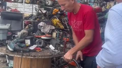 Electric saw parts inspection and maintenance