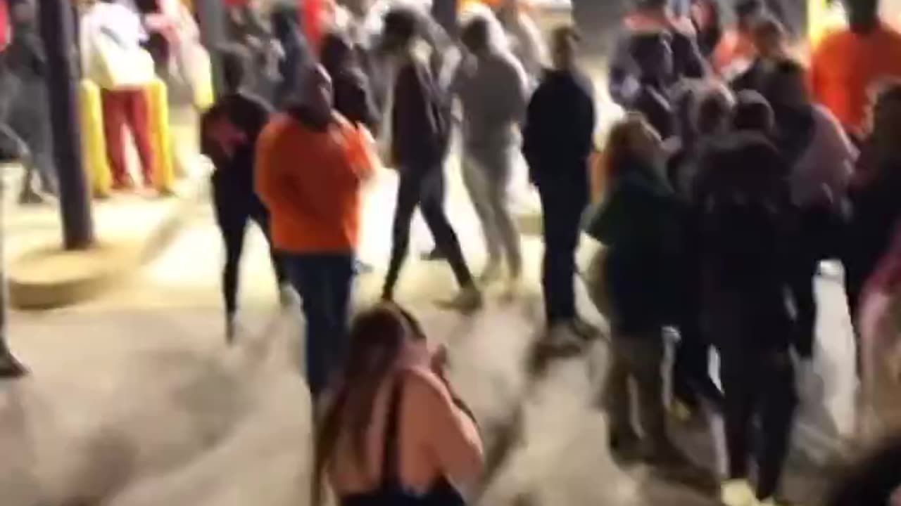 Chicago: Chaos erupts as "teen hangout" near Southgate Market goes off the rails, two shot