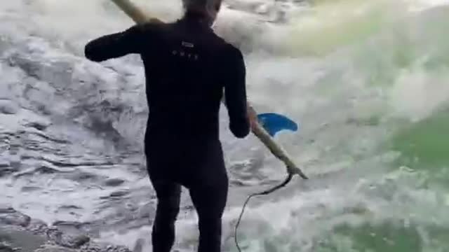 This current is too fast, I like surfing here very much