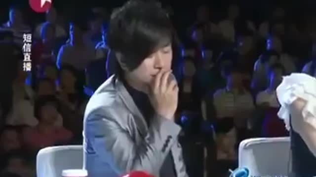 Pianist without ten fingers