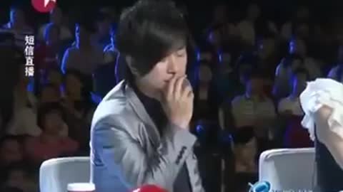 Pianist without ten fingers