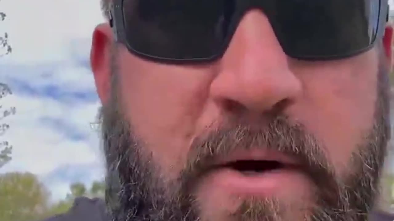 Why are American citizens begging for help! Where are the helicopters? 🚁 🚁