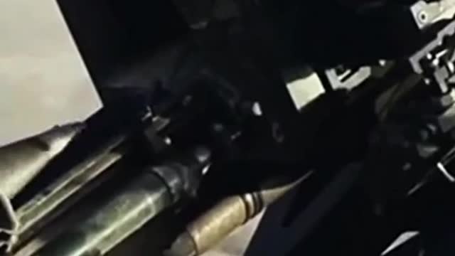The whole process of the military firing artillery shells