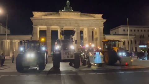 First tractors arrive at the Brandenburg Gate in the German capital Berlin amid farmer protest