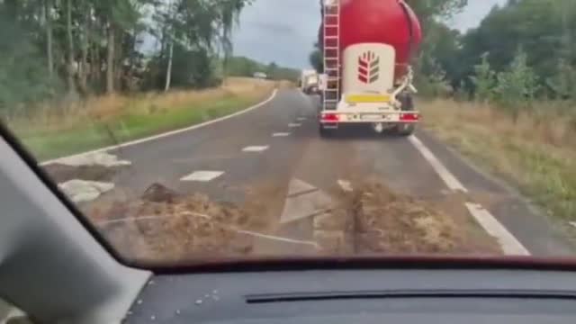 Protesting Dutch Farmers Now Have The Support Of Truckers