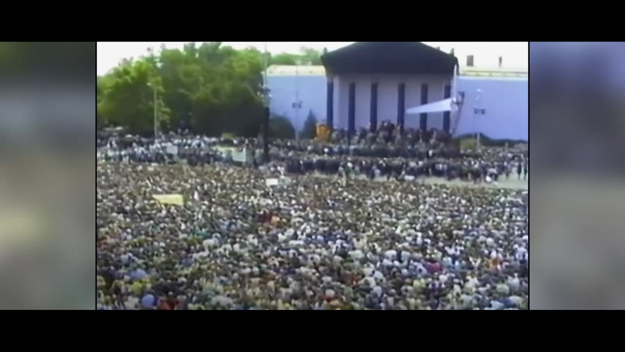 Orbán te csaló, te galád...