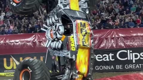 very dangerous monster truck stunts monster truck stunts#shorts #respect #viral #funny