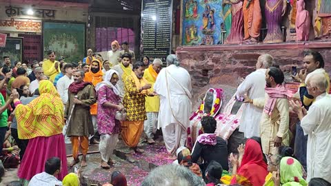 P.P. DwarkeshLalJi Kadi performing Mangla at Jatipura