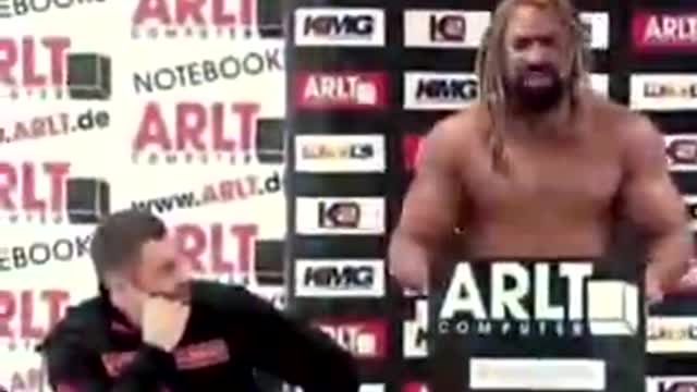 Vitali Klitschko instant karma against Shannon Briggs