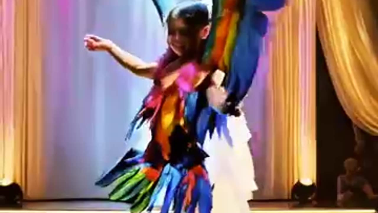 Beautiful Parrot 🦜🦜 and cute girl show | Got talent show #funk #music #trap #usa #uk #viralvideo